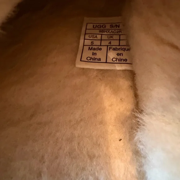 UGG Women's Cozy II Slippers in Pink Azalea - kids size 5! - Picture 3 of 4